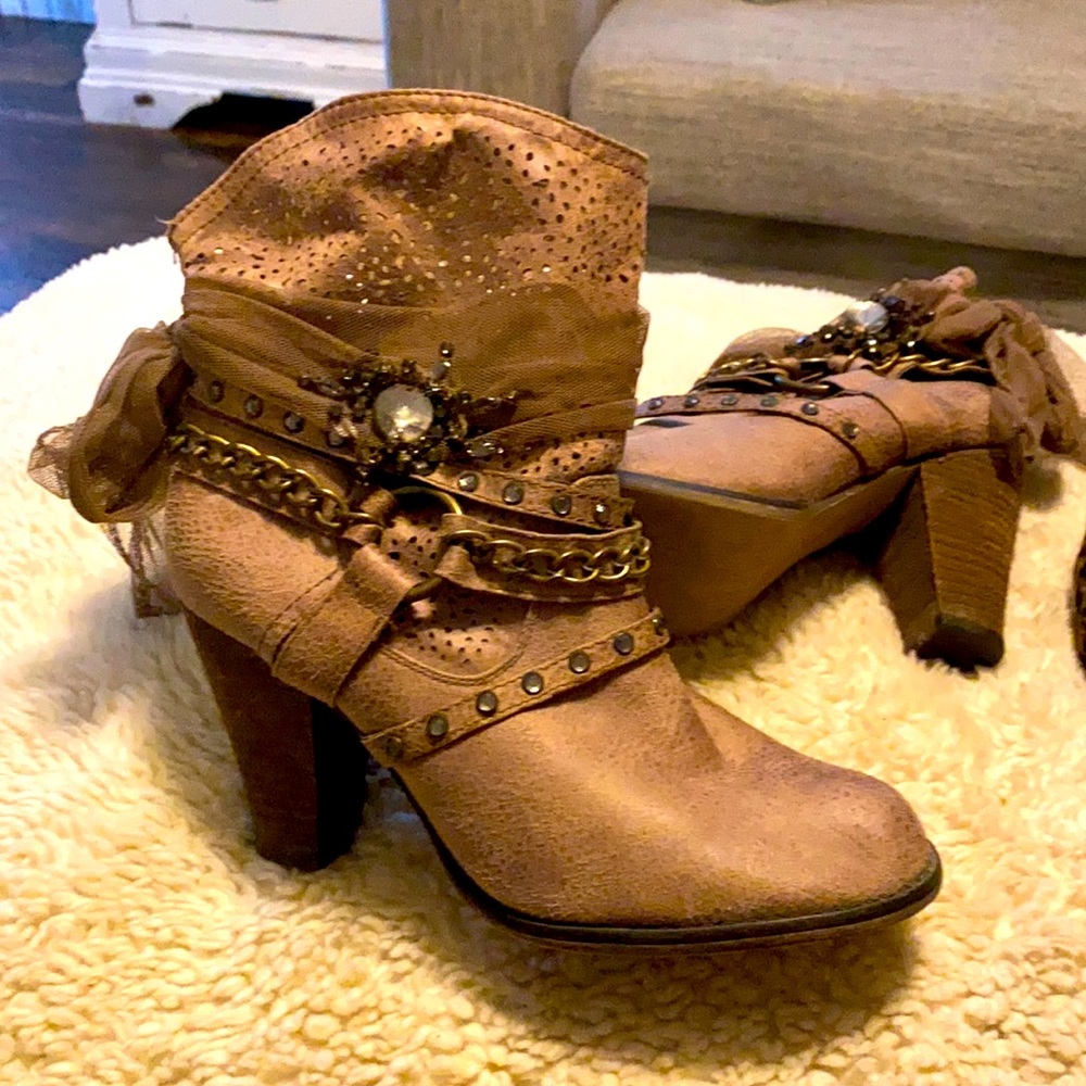 Super cute boots